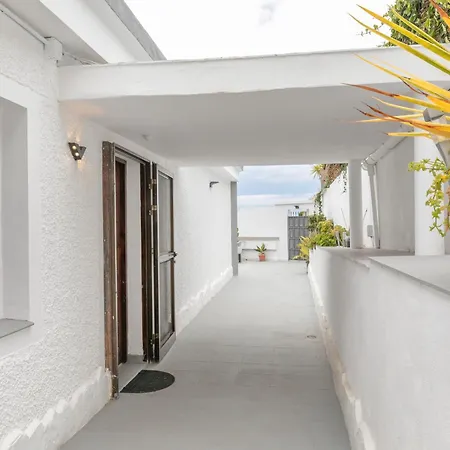 Дом отдыха Amazing Sunset House With Seaview