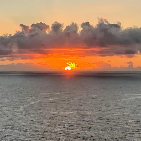 Дом отдыха Amazing Sunset House With Seaview