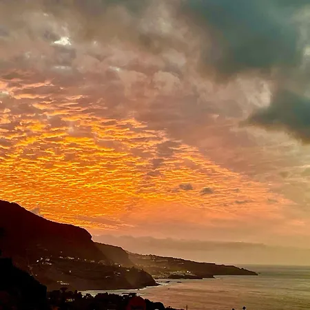 Дом отдыха Amazing Sunset House With Seaview Лос-Реалехос